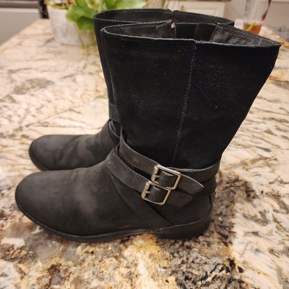UGG Lorna Women's Black Leather Shearling Lined Waterproof Boots size 8
